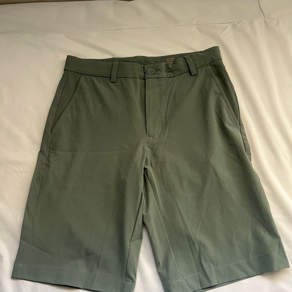 Vineyard vines performance boys shorts worn once size 16